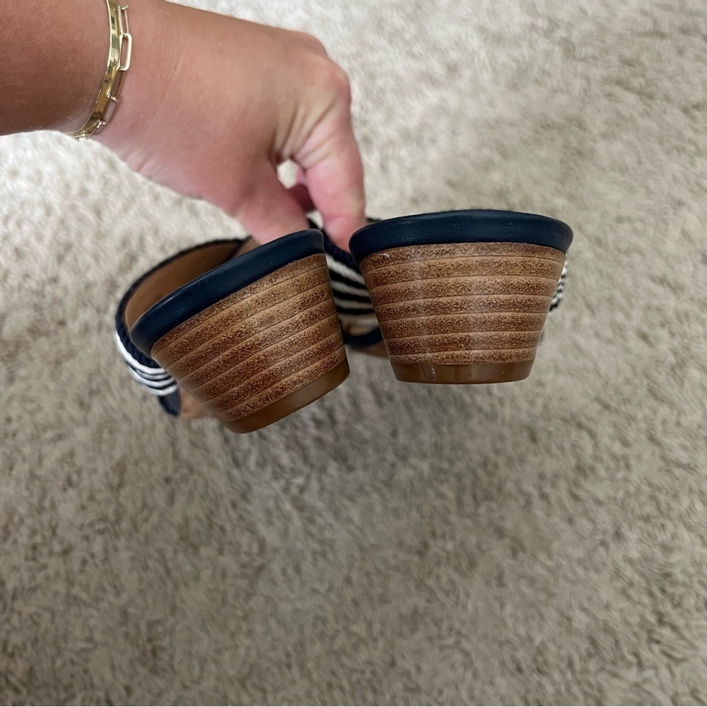 Women’s Jack Rogers blue striped slip on Dolphin mini wedges size 8.5 - Picture 5 of 7